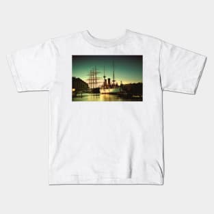 USS Olympia - The Moshulu - Penn's Landing Kids T-Shirt